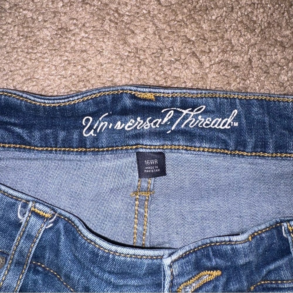 Universal Thread Blue Jean Shorts with Rolled Hems - Picture 2 of 6